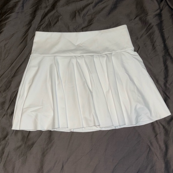 Halara White Tennis Skirt - Picture 1 of 2